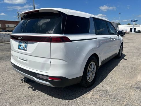 Used 2024 Kia Carnival LX FWD image 5