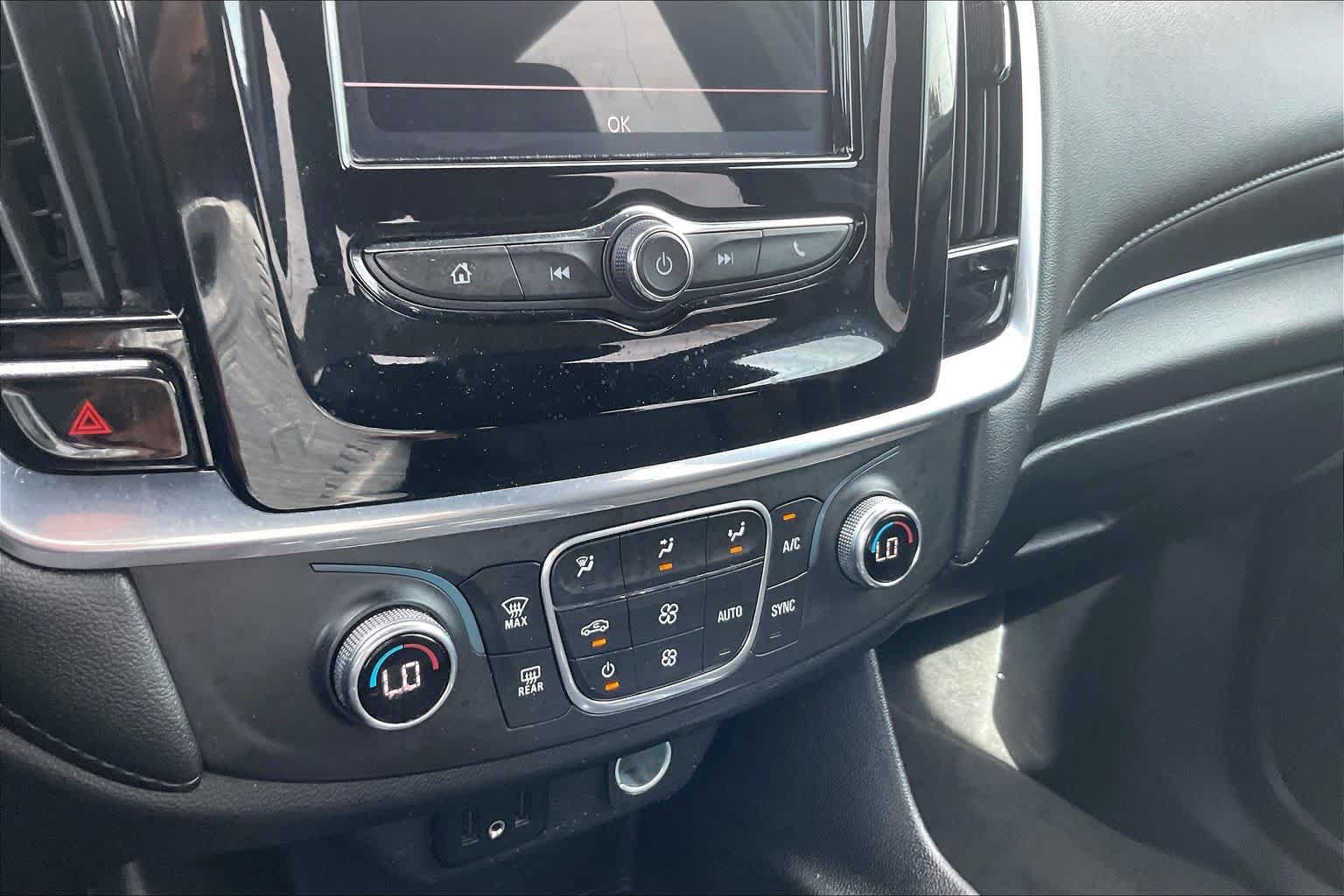 Used 2022 Chevrolet Traverse LT FWD image 34