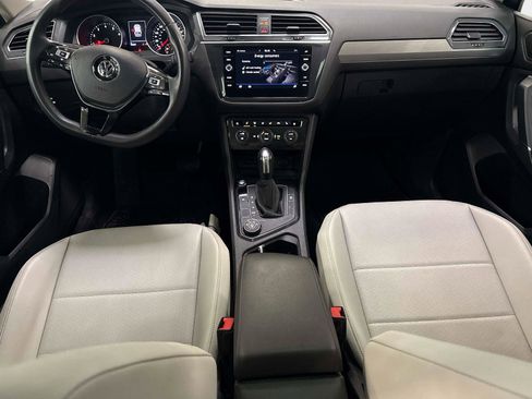 Used 2020 Volkswagen Tiguan SE image 48