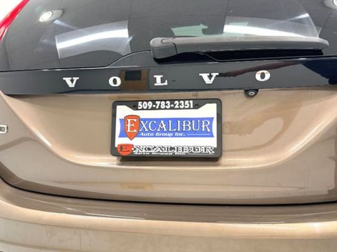 Used 2015 Volvo V60 T5 Cross Country image 17