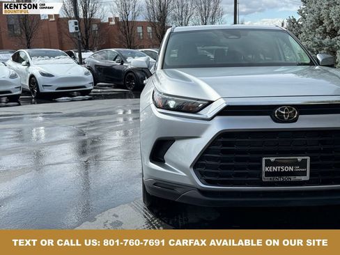 Used 2025 Toyota Grand Highlander AWD image 13