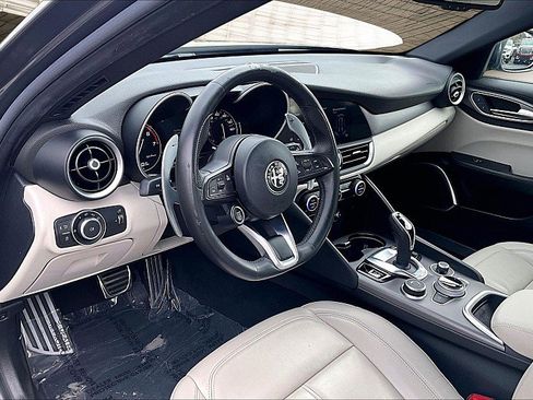 Used 2020 Alfa Romeo Giulia w/ Quick Order Package 22K Sport image 13