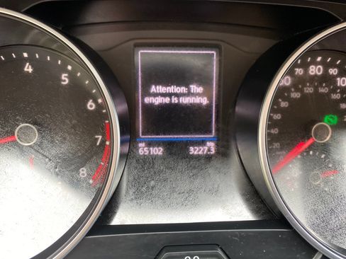 Used 2018 Volkswagen Tiguan SE w/ Panoramic Sunroof Package AWD/4WD image 15