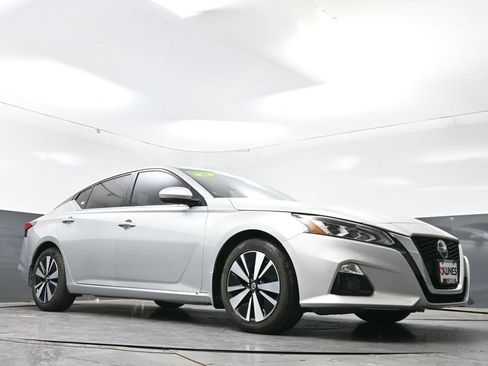 Used 2020 Nissan Altima 2.5 SV FWD image 49