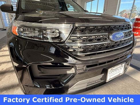Used 2021 Ford Explorer XLT image 3