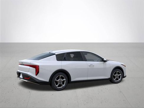 New 2026 Kia K4 LXS image 6