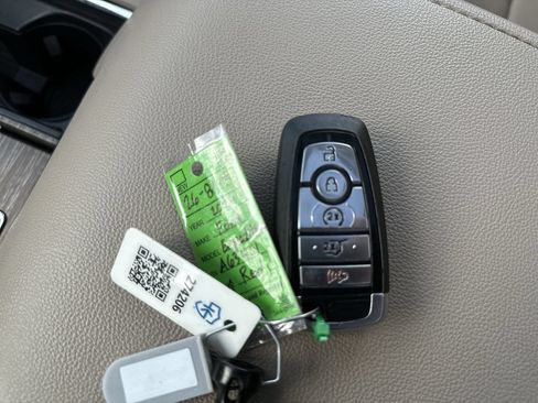 Used 2024 Ford Expedition Limited RWD image 23
