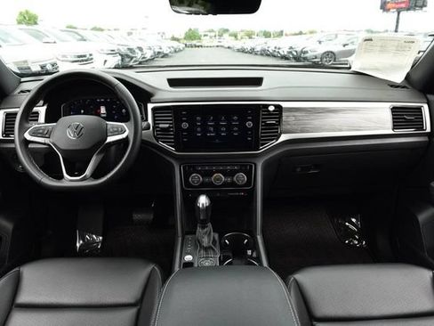 Used 2023 Volkswagen Atlas Cross Sport SE w/ Panoramic Sunroof Package AWD/4WD image 7