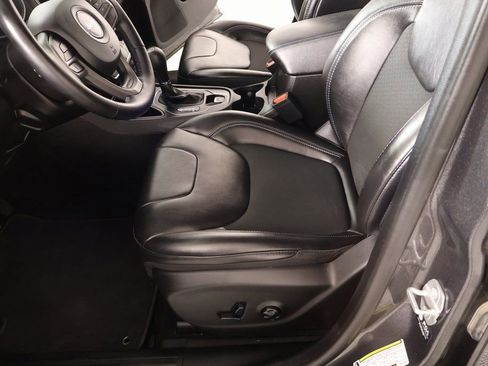 Used 2021 Jeep Cherokee Latitude Plus image 11