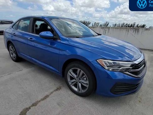 Used 2023 Volkswagen Jetta SE w/ Panoramic Sunroof Package FWD image 3