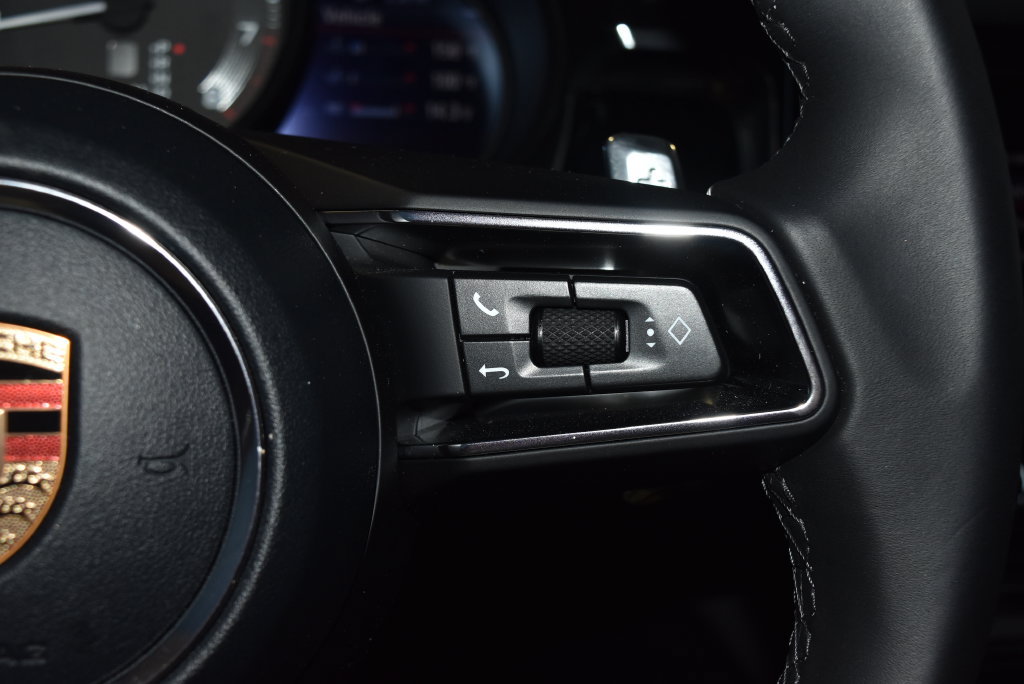 Certified 2026 Porsche Macan AWD/4WD image 11