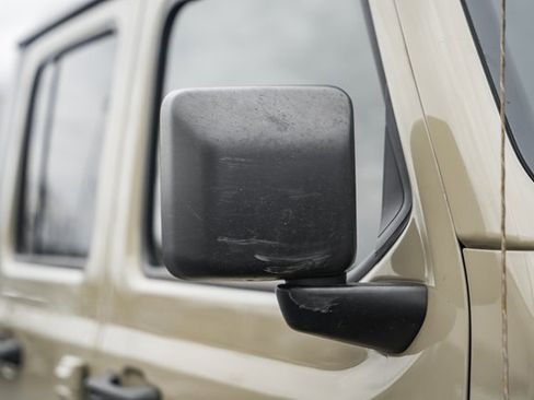 Used 2022 Jeep Gladiator Willys image 19