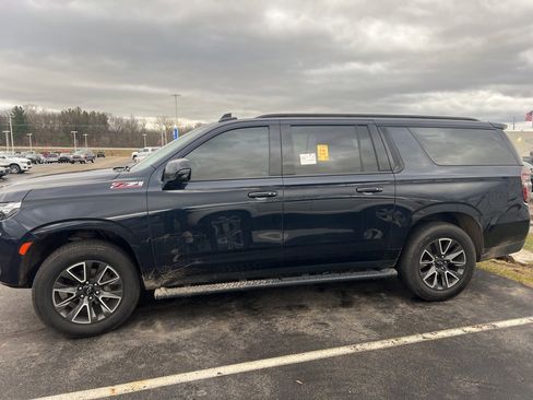 Used 2022 Chevrolet Suburban Z71 image 11