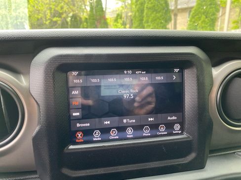 Used 2020 Jeep Gladiator Sport w/ Quick Order Package 24S AWD/4WD image 14
