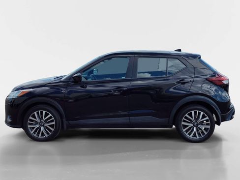 Used 2023 Nissan Kicks SV image 2