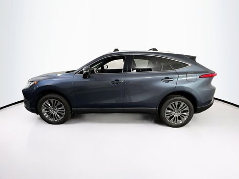 Used 2022 Toyota Venza XLE image 8