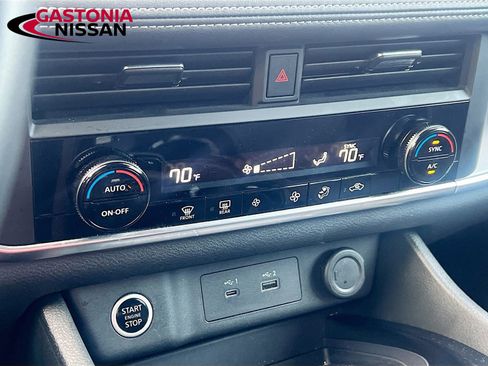 Used 2023 Nissan Rogue SV image 19