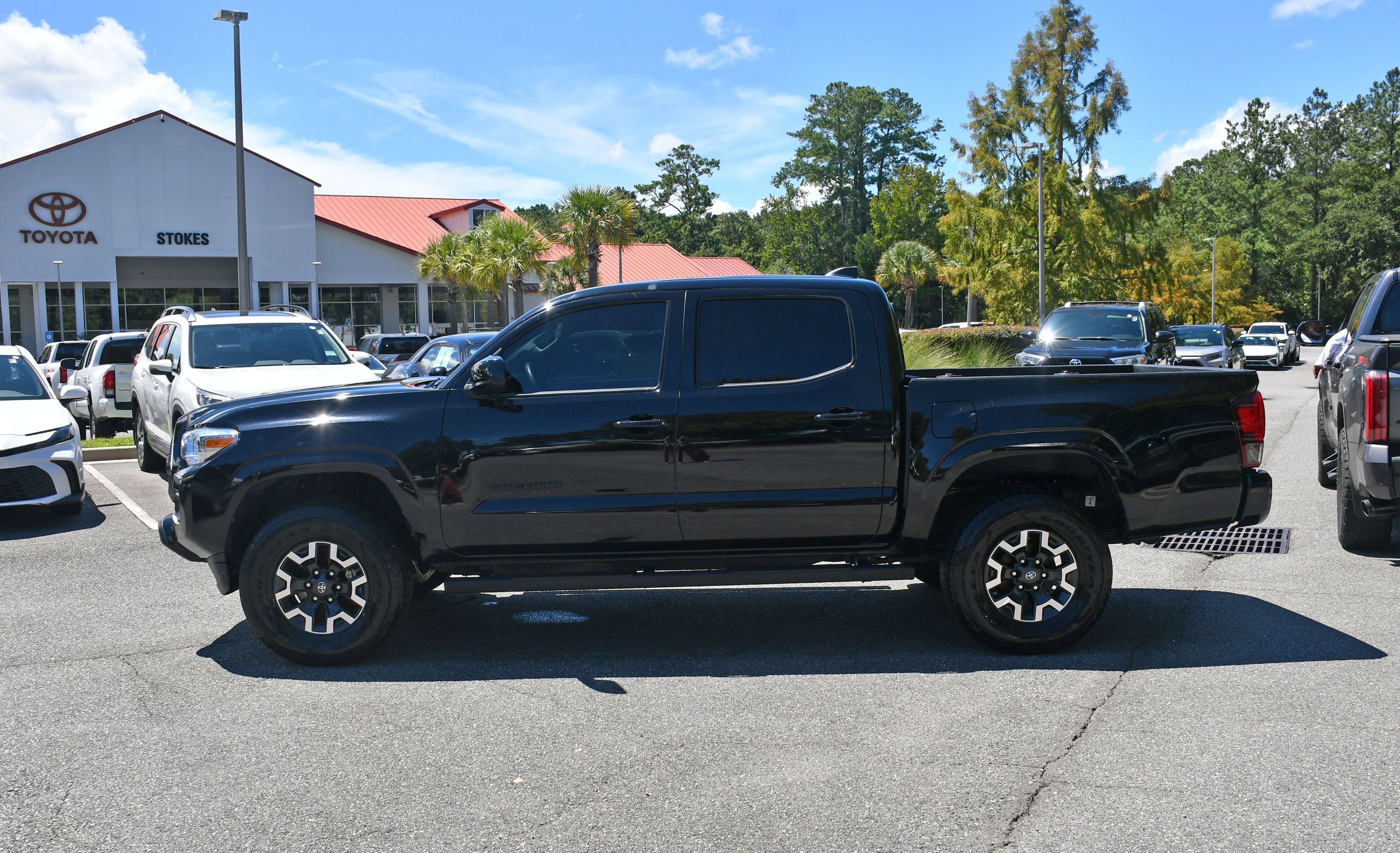 Certified 2022 Toyota Tacoma SR w/ SR Convenience Package RWD image 2