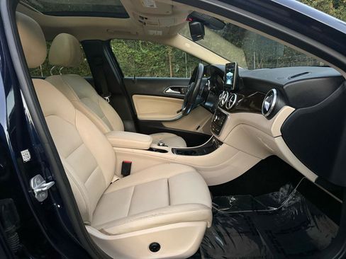 Used 2017 Mercedes-Benz GLA 250 4MATIC w/ Premium Package image 19