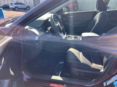 Used 2024 Nissan Altima 2.5 SV image 17