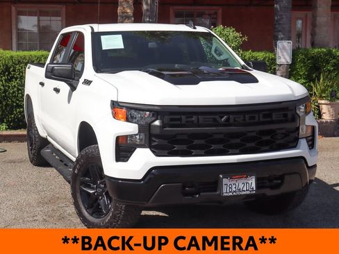 Used 2025 Chevrolet Silverado 1500 Custom Trail Boss w/ Dark Appearance Package AWD/4WD image 2