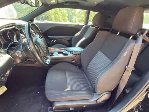 Used 2022 Dodge Challenger GT RWD image 2