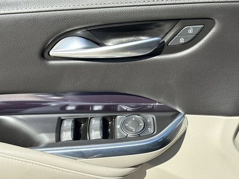 Used 2023 Cadillac XT4 Luxury w/ Cold Weather Package FWD image 16