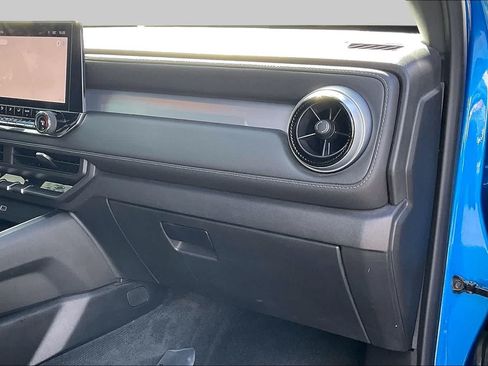 Used 2023 Chevrolet Colorado LT w/ LT Convenience Package RWD image 16