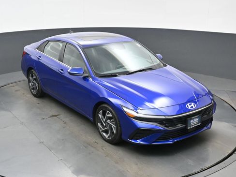 Certified 2025 Hyundai Elantra SEL image 39