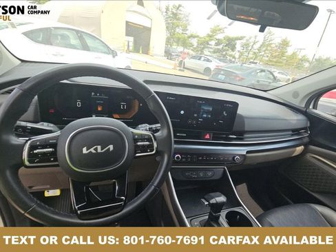 Used 2025 Kia Carnival FWD image 2