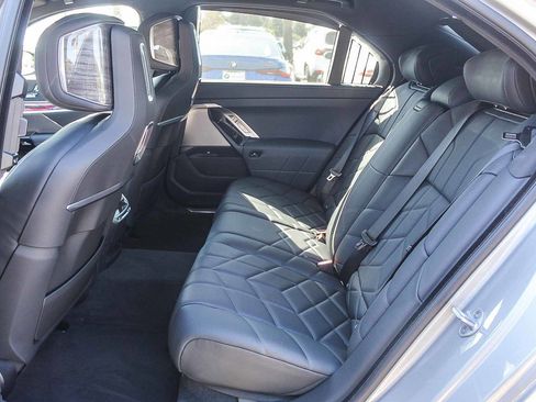 Certified 2025 BMW i7 eDrive50 w/ Premium Package image 18