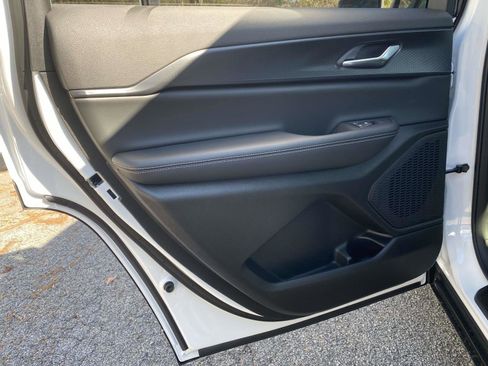 New 2025 Jeep Grand Cherokee L Laredo image 13