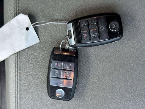 Used 2015 Kia Sedona EX FWD image 39