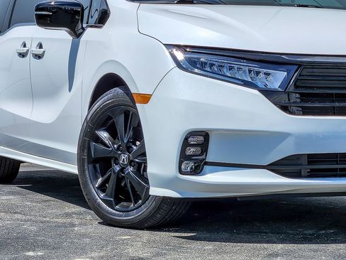 Used 2023 Honda Odyssey Sport image 3