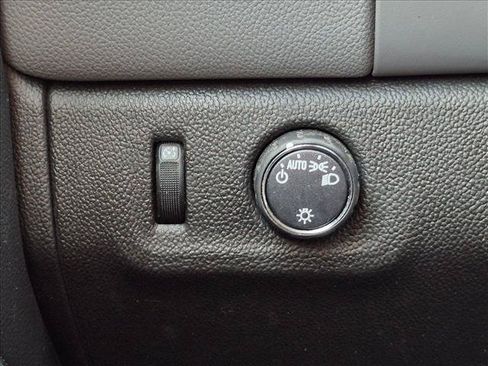Used 2022 Chevrolet Colorado W/T w/ Custom Special Edition RWD image 16