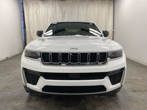 Used 2026 Jeep Grand Cherokee Limited AWD/4WD image 2
