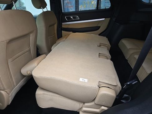 Used 2017 Ford Explorer XLT image 85