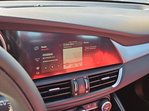 Used 2024 Alfa Romeo Giulia Veloce image 17