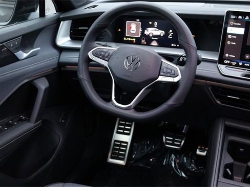 New 2026 Volkswagen Tiguan SE R-Line image 24