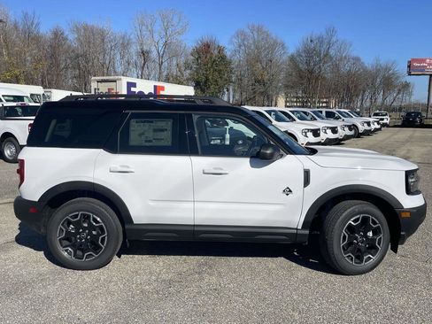 New 2025 Ford Bronco Sport Outer Banks image 2