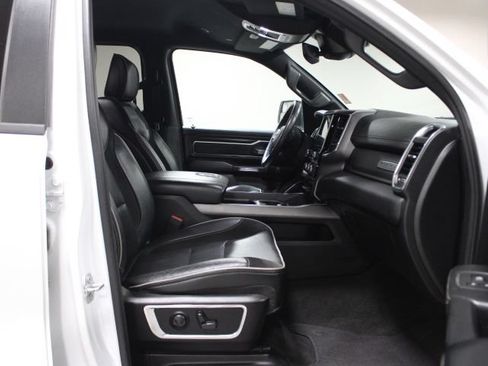 Used 2024 RAM 1500 Laramie AWD/4WD image 15