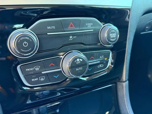 Used 2023 Chrysler 300 Touring w/ Sport Appearance Package image 24