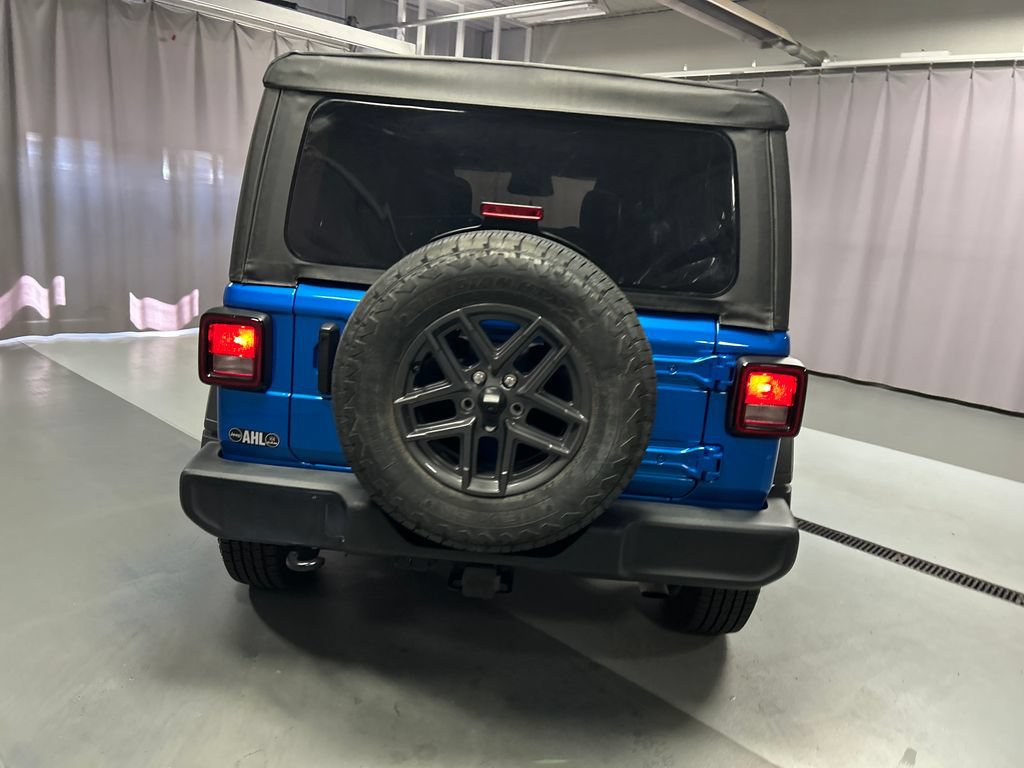 Used 2025 Jeep Wrangler Unlimited Sport AWD/4WD image 6