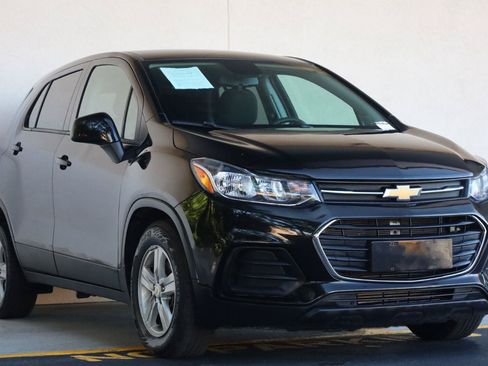 Used 2022 Chevrolet Trax LS w/ Tint and Cruise Package FWD image 7