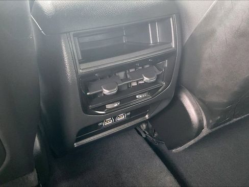 Used 2023 Jeep Grand Cherokee Laredo image 31