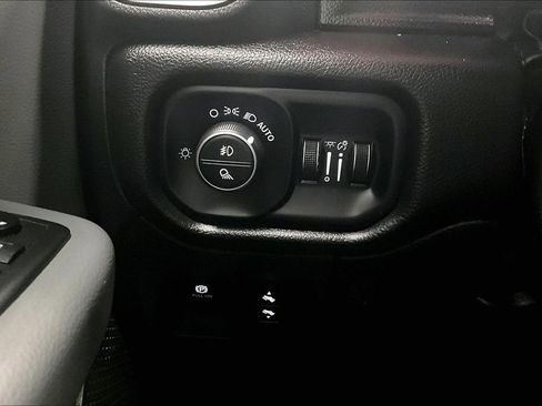 Used 2019 RAM 1500 Big Horn AWD/4WD image 38