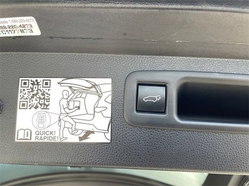 Used 2022 Toyota Highlander Limited image 17