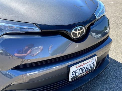 Used 2018 Toyota C-HR XLE FWD image 29