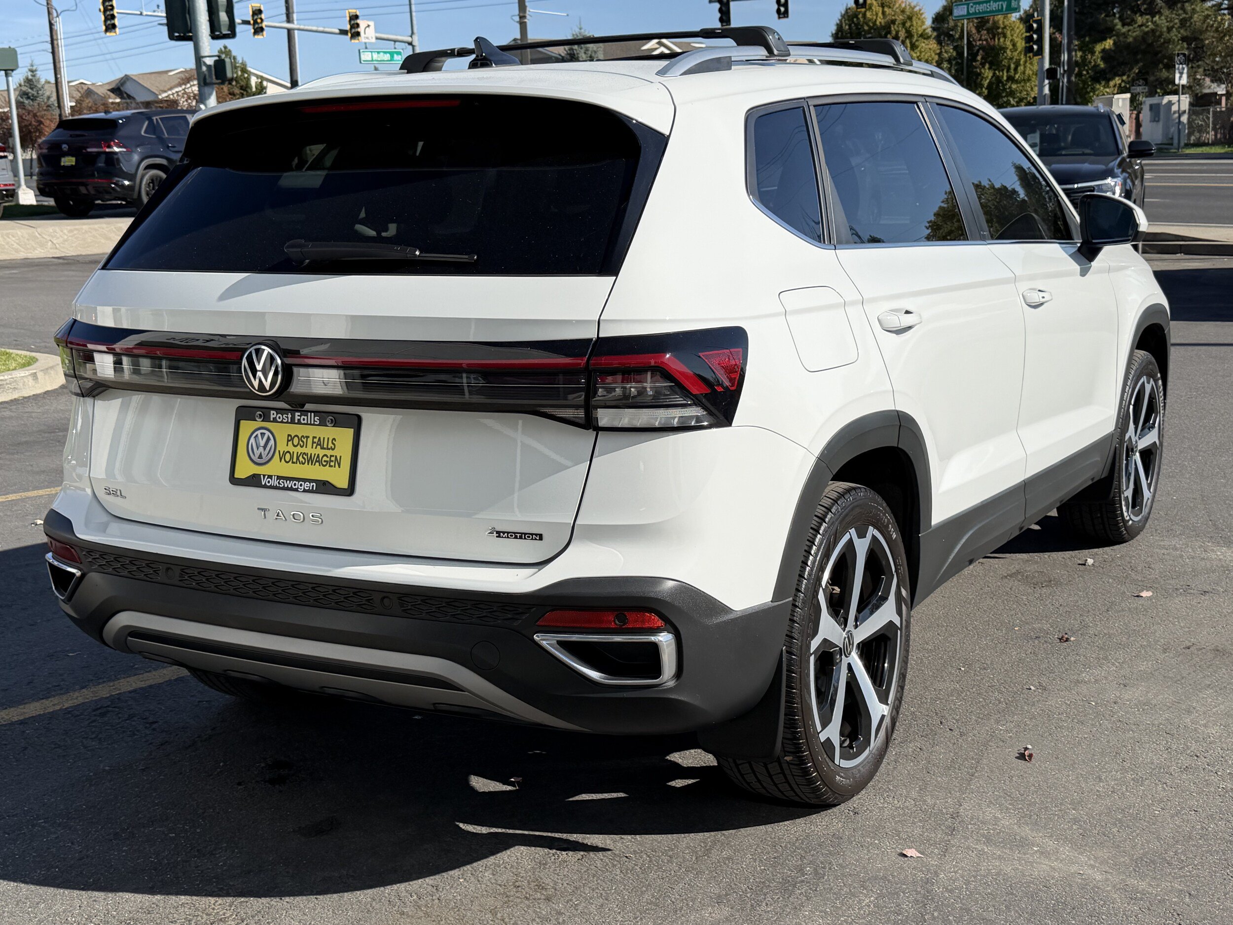 Used 2025 Volkswagen Taos SEL AWD/4WD image 5