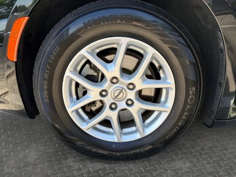 Used 2021 Chrysler Pacifica Touring-L w/ Uconnect Theater Family Group FWD image 9